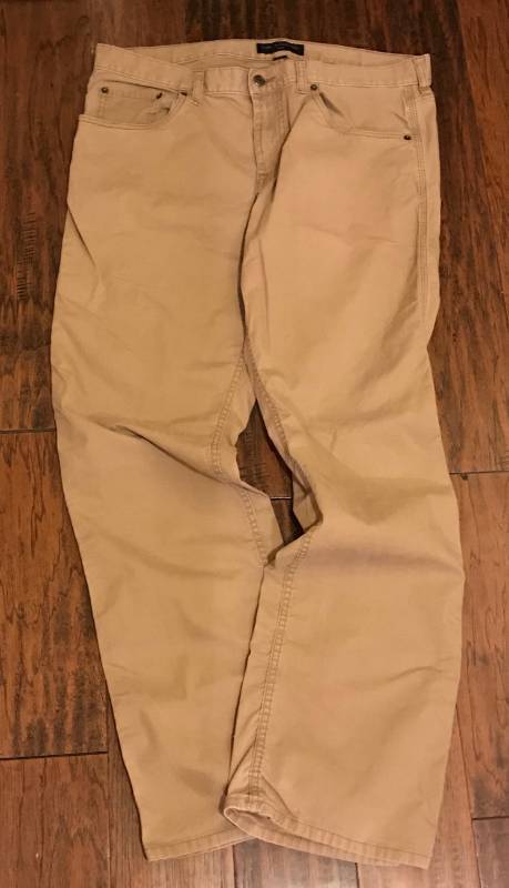 lot 2295 image: Banana Republic Khaki Pants 36 x 34