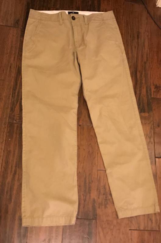 lot 2298 image: American Eagle Khaki pants 32 x 32