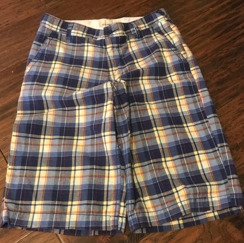 lot 2313 image: Old Navy plaid shorts Size 16