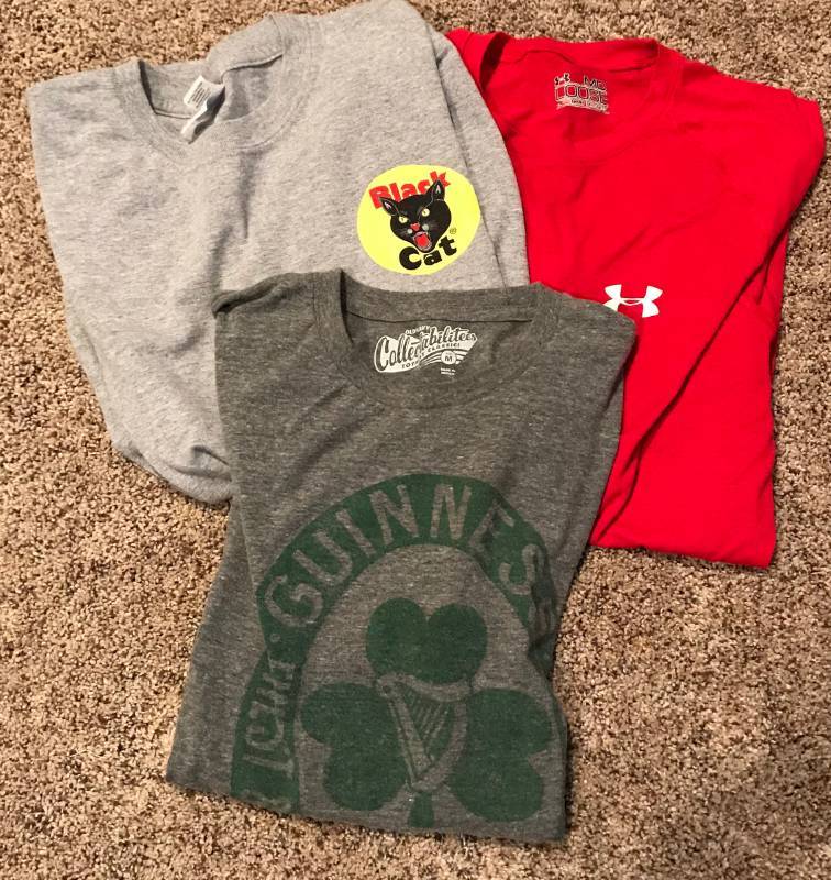 lot 2326 image: Set of 3 Medium T-shirts