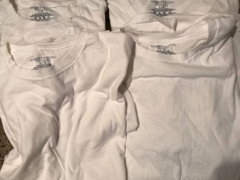 lot 2327 image: Set of 5 Large white Fruit of the Loom T-shirts