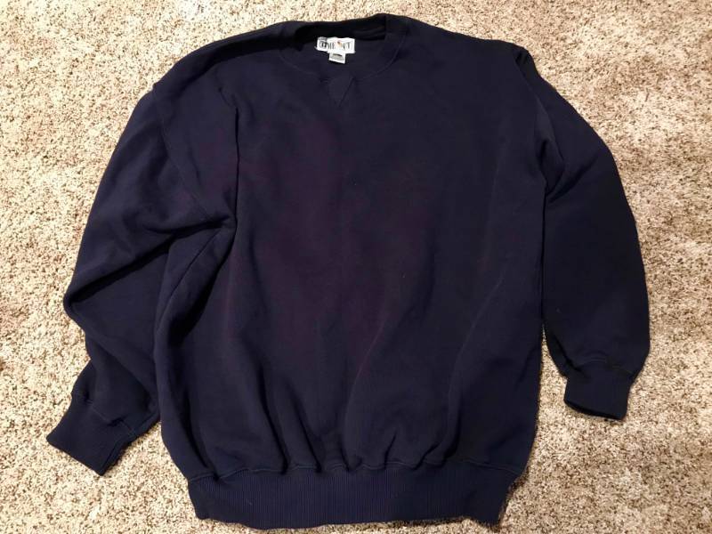 lot 2329 image: Large Navy sweatshirt