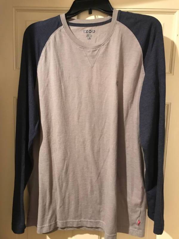 lot 2331 image: Izod long sleeve t-shirt Large