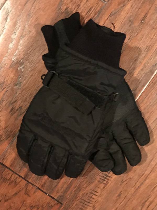 lot 2338 image: Columbia Gloves Youth Medium