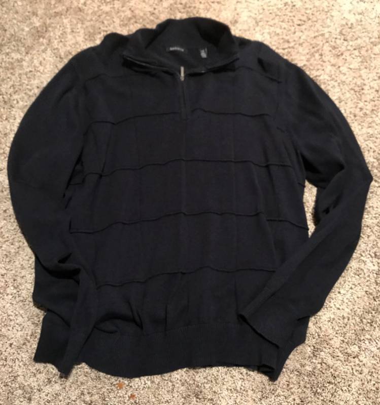 lot 2348 image: VanHeusen Sweater w zipper neck-Large