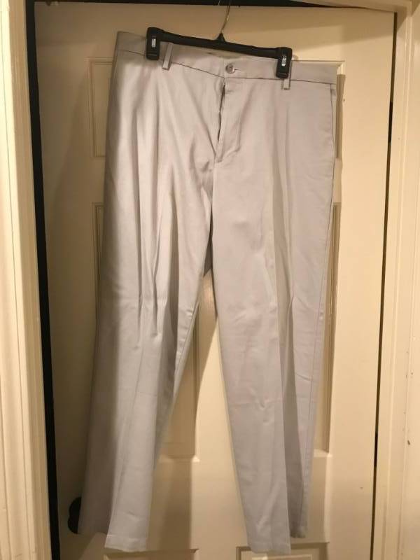lot 2353 image: Dockers Classic Fit khaki slacks-36 x 31