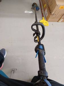 lot 24574 image: Kobalt 40V Cordless String Trimmer