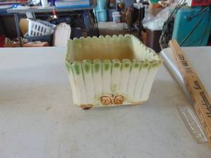 lot 2111 image: Weller Pottery Piece