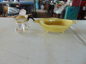 lot 2113 image: RedWing  Pottery - Pyrex Carafe - Small