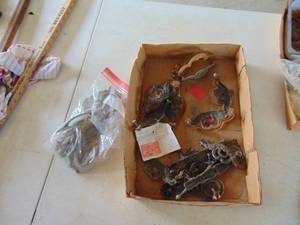 lot 2117 image: Selection of Vintage Drawer Pulls