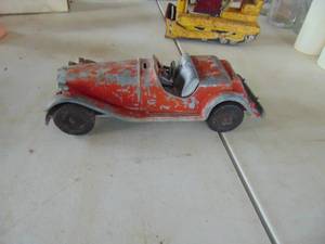 lot 2135 image: Hubley Roadster