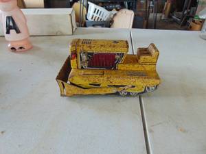 lot 2136 image: Metal Pressed Dozer
