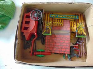 lot 2163 image: Fort Davy Crocket Parts and Pieces - Marx Toy 