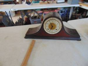 lot 2173 image: Mantle Clock - Missing Cover