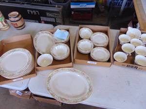 lot 2188 image: Knowles China Selection -  Hostess Pattern