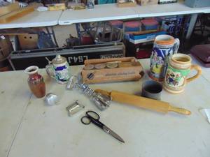 lot 2201 image: Electric Knife - Wiss scissors - Kitchen items