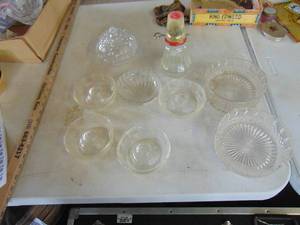 lot 2250 image: Selection of Clear Glass - Mini Bundt Containers