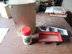 lot 2280 image: Thermos - Diecast Toy and More