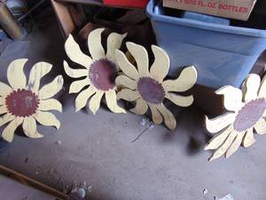 lot 2289 image: 4 Plywood sunflowers 14 around or so