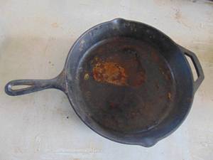 lot 2321 image: Lodge Cast Iron