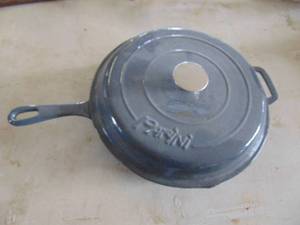 lot 2322 image: Panini Ceramic covered Cast Iron with Lid