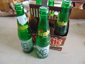 lot 2324 image: Simba Bottles in Frosty 6 Pack Carrier
