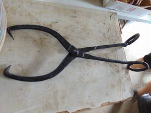 lot 2327 image: Large Tongs