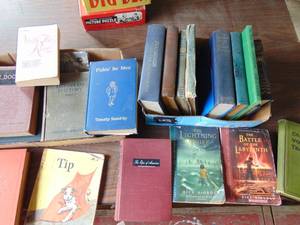 lot 2330 image: Selection of Vintage Books - Zane Grey and More