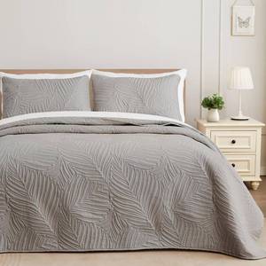 lot 184 image: Exclusivo Mezcla Queen Quilt Bedding Set, Lightweight Light Grey Quilts Queen Full Size for All Seasons, Soft Microfiber Bedspreads Coverlets Bed Cover with Leaf Pattern, 3 Piece - Retail $27