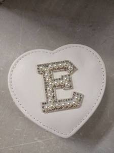 lot 55068 image: Pearl Letter E Heart Jewelry Box