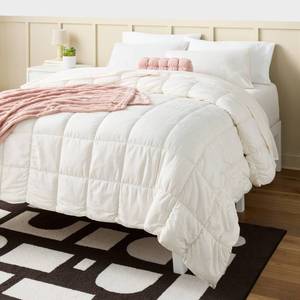 lot 3067 image: Ribbed Plush Throw Blanket Blush - Room Essentials Sensory Friendly, Flannel Texture, Machine Washable - Retail $10