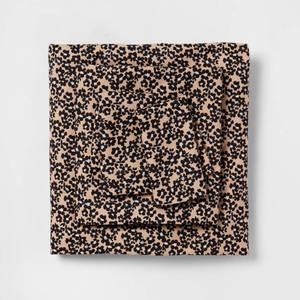 lot 3148 image: King Microfiber Sheet Set Neutral Micro Floral - Room Essentials - Retail $25