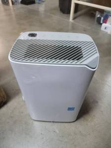lot 3344 image: BBianLyy 3000 Sq.Ft Wi-Fi Dehumidifiers for Home, 34 Pints Energy Star Certified Smart Dehumidifier for Basement, Bedroom, Bathroom, with Drain Hose, 3 Modes,24H Timer,Auto Defrost, Child Lock - Retail $133