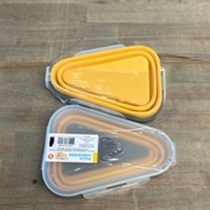 lot 4699 image: 2- Collapsable Pizza Containers with Lids - Retail $10