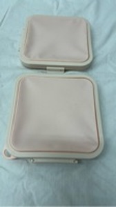 lot 7142 image: 2 White Plastic Sandwich Container Sets