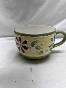 lot 421 image: Floral Pattern Ceramic Teacup