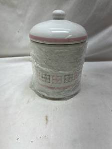 lot 424 image: Avon Porcelain Apothecary Jar with Box