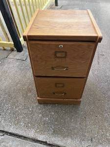 lot 433 image: 2 Drawer Wooden File Cabinet