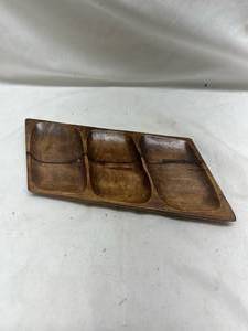 lot 451 image: Wooden 3-Section Divided Tray