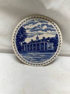 lot 452 image: Blue and White Mount Vernon Decorative Plate