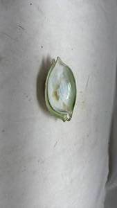 lot 464 image: Decorative Glass Leaf Dish