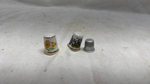 lot 470 image: Berlin Souvenir Decorative Thimble Collection