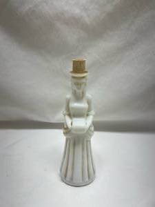 lot 496 image: Avon White Charisma Figurine Foaming Bath Oil