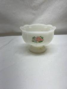 lot 499 image: AVON Milk Glass Bowl with Pink Rose Design