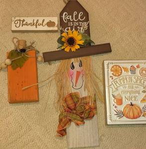 lot 1028 image: Fall Decor