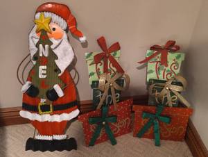 lot 1029 image: Aluminum Paint Xmas Decor