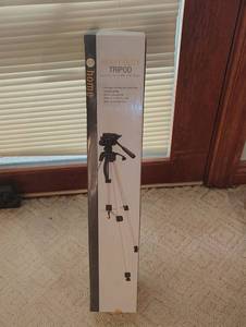 lot 1032 image: NIP Home Brand Tripod