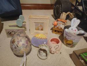 lot 1034 image: Easter Decor
