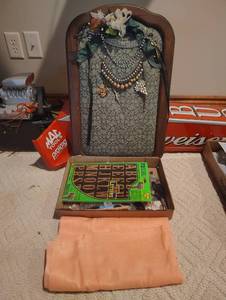 lot 1035 image: Arts and Crafts Supplies and Jewelry Making With Wood Framed Noteboard