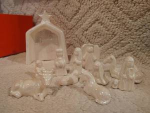 lot 1041 image: Pearl Opaque Nativity Scene (Figures Approximately 1-2 Inches Tall)